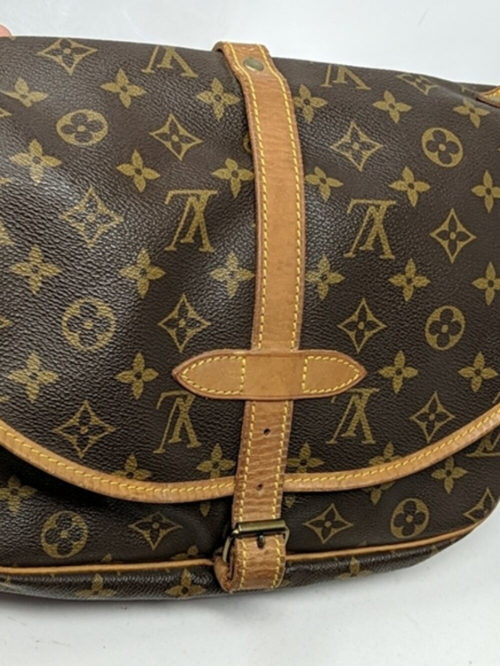 LOUIS VUITTON Monogram Saumur 30 CROSSBODY - Picture 4 of 14